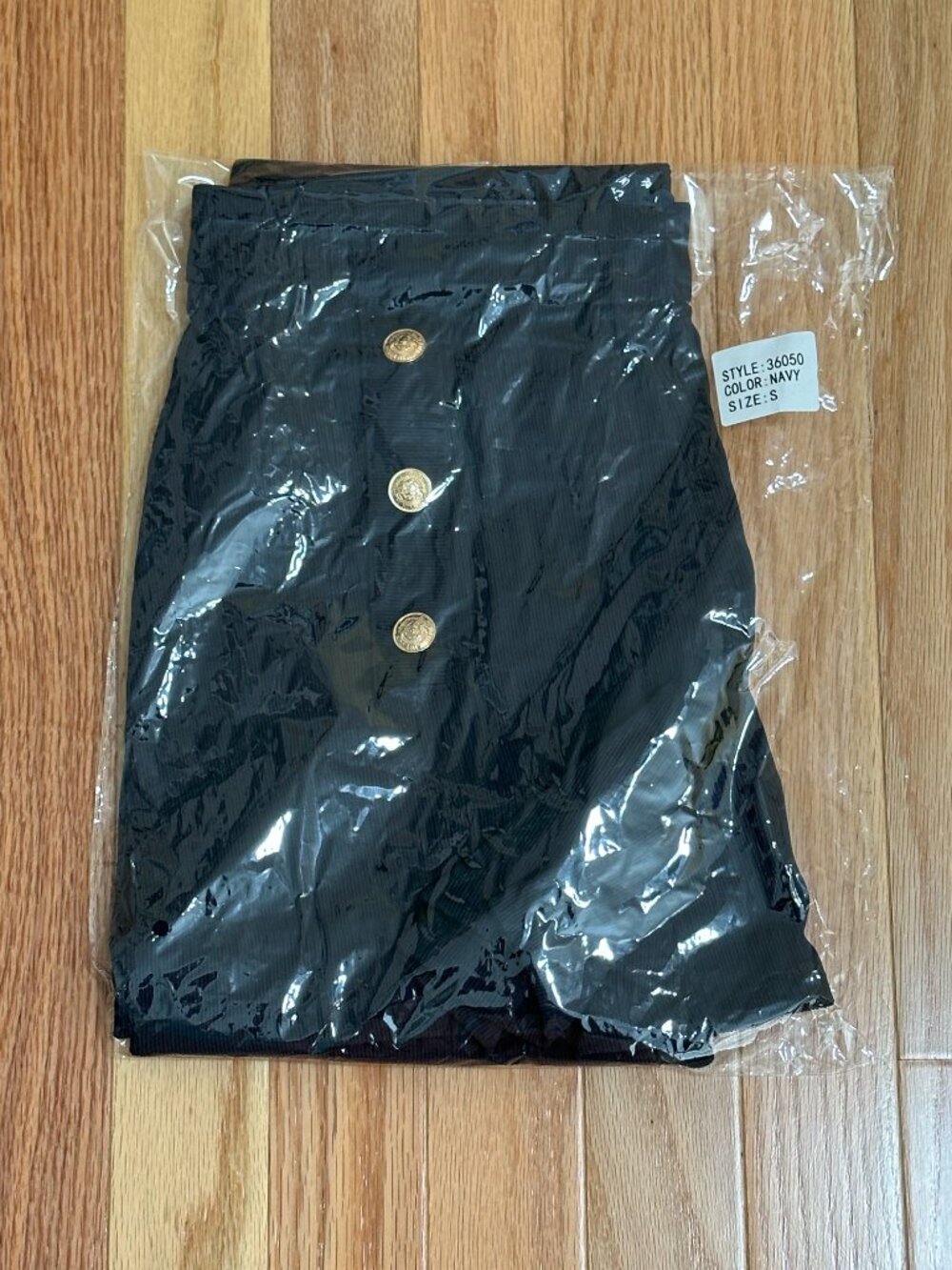 HEM & THREAD NWT Button Detailed Ottoman Shorts S - Picture 6 of 6